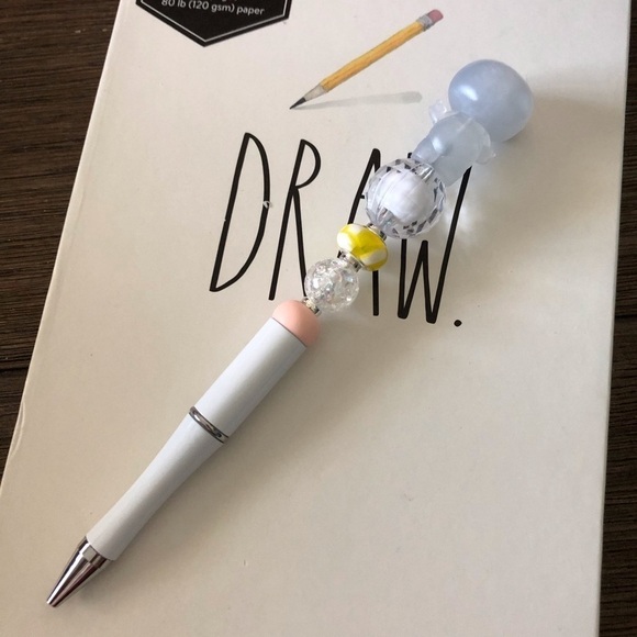 Disney Doorables: Big Hero 6: Baymax handmade beaded pen - Picture 3 of 3